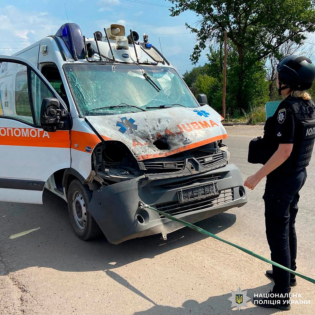 we.ua - Окупанти на Харківщині атакували дроном карету швидкої допомоги: постраждали медики
