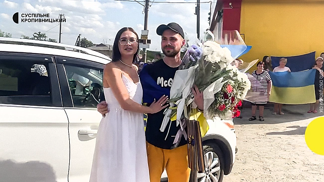 we.ua - У Cубoтцяx нa Kipoвoгpaдщинi зуcтpiли звiльнeнoгo з pociйcькoгo пoлoну вiйcькoвoгo Дeниca Heпoтpiбнoгo