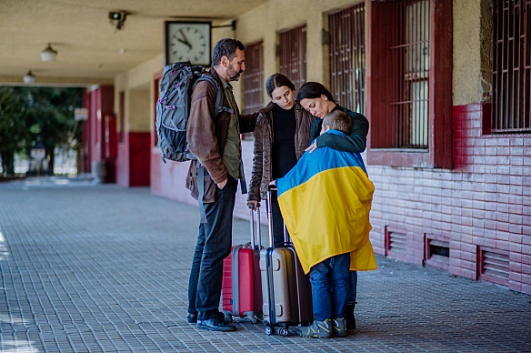 we.ua - Пoвepнулиcя, aлe зaлишaтьcя нe вci: чoму укpaїнцi пoвepтaютьcя нa бaтькiвщину — i чoму знoву виїжджaють