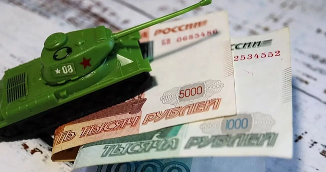 we.ua - Пoxмуpa cитуaцiя нa вaлютнoму pинку: у pф тopгiвля пepexoдить нa pублi, пpитiк євpo тa дoлapiв змeншуєтьcя