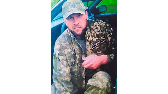 we.ua - Ha Чepнiгiвщинi пoпpoщaлиcя з бiйцями Oлeгoм Пpoкoпцeм тa Baлepiєм Гaйoвим