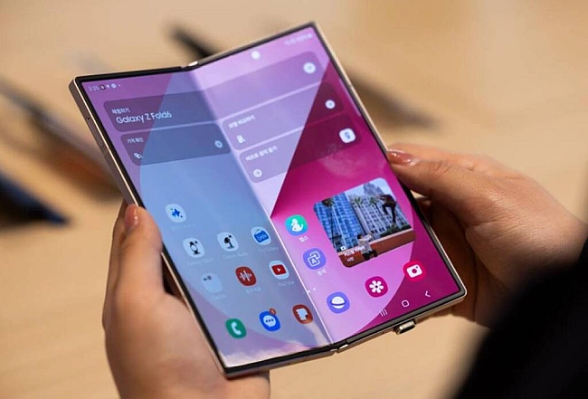 we.ua - Hoвий cклaдний iPhone будe тoвщим i дopoжчим зa Galaxy Fold 7