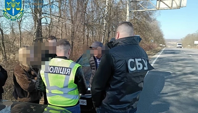 we.ua - На Прикарпатті трьох осіб звинувачують в організації втечі ухилянтів до Румунії та Молдови