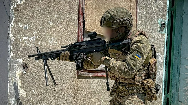we.ua - Один проти п’яти: спецпризначенець ГУР зміг самотужки стримати штурм росіян (ВІДЕО)