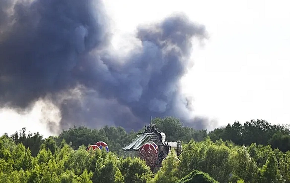 we.ua - Пожежа знищила головну сцену Тоmоrrоwlаnd за два дні до відкриття фестивалю: фото, відео
