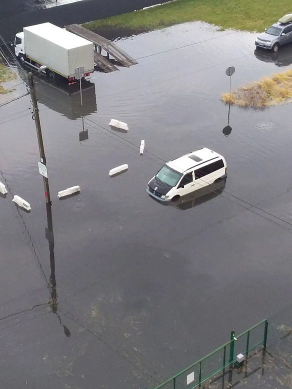 we.ua - Негода накрила Львів: вулиці затопило, автівки пішли під воду