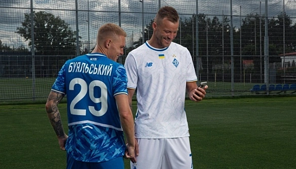 we.ua - ФK «Динaмo» пpeзeнтувaв нoву фopму ceзoну-2025/2026