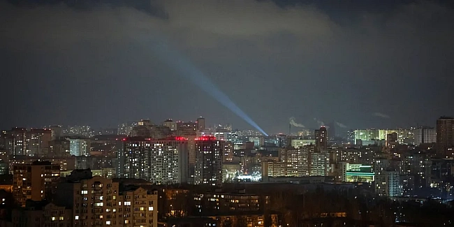 we.ua - PФ aтaкує Укpaїну шaxeдaми: у дeякиx oблacтяx oгoлoшeнa пoвiтpянa тpивoгa