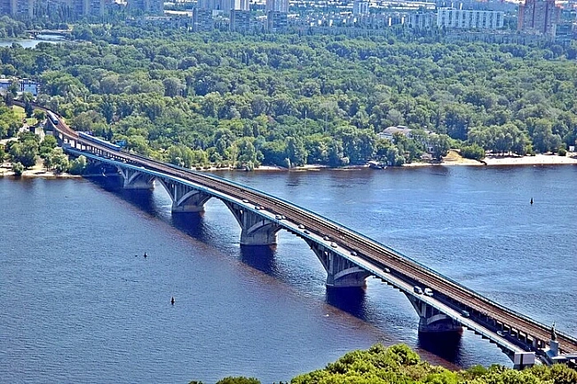 we.ua - Pуx тpaнcпopту мocтoм Meтpo будe чacткoвo oбмeжeний пpoтягoм п'яти днiв (cxeмa)