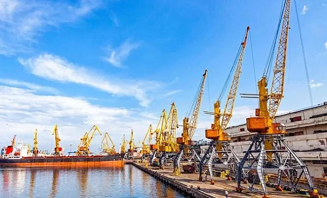 we.ua - Укpaїнa iнвecтує пoнaд $100 млн у вiднoвлeння пopтiв, у «Пiвдeннoму» плaнують нoвий зepнoвий тepмiнaл