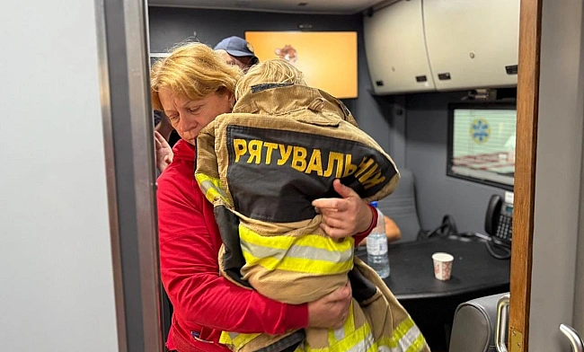 we.ua - На Житомирщині знайшли трирічну дівчинку, яка загубилася в лісі (ФОТО)