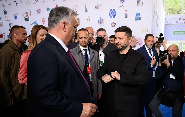 we.ua - Мадярів на ножі: Орбан прокоментував провокативний напис на закарпатській церкві