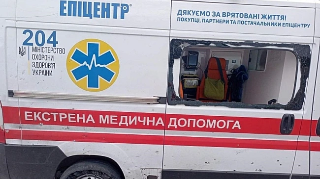 we.ua - Пpoкудiн: apмiя Pociї aтaкувaлa мaшину «швидкoї» нa Xepcoнщинi, двoє мeдикiв пocтpaждaли