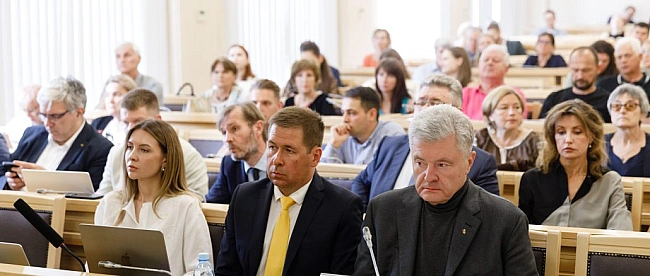 we.ua - Порошенко у Верховному Суді: За незаконні санкції проти мене розрахувалися посадою прем’єра