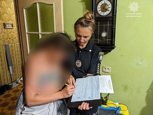 we.ua - Ходила голою по вулиці: у Миколаєві жінка шокувала перехожих (фото)