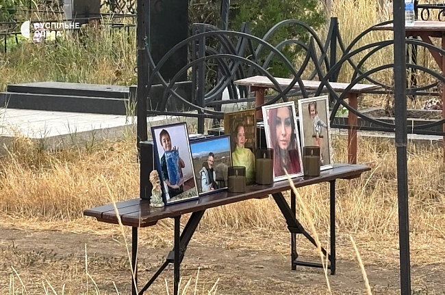 we.ua - В Одесі поховали урни з прахом родини, яка загинула від ракетної атаки в Ізраїлі