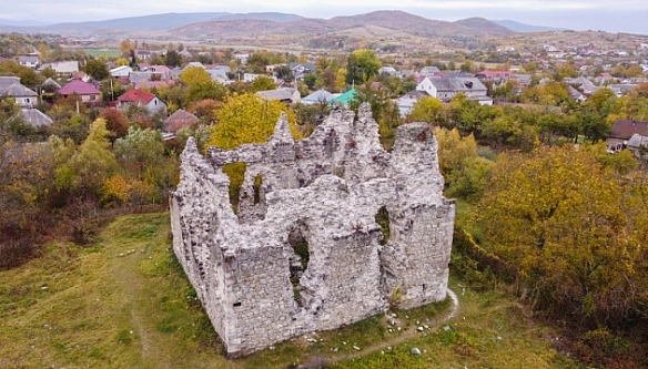 we.ua - На Закарпатті розпочали реставрацію Середнянського замку