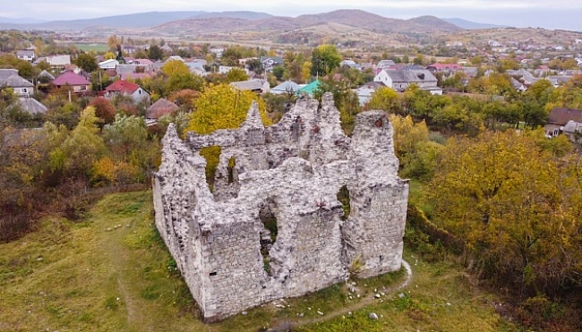 we.ua - На Закарпатті розпочали реставрацію Середнянського замку