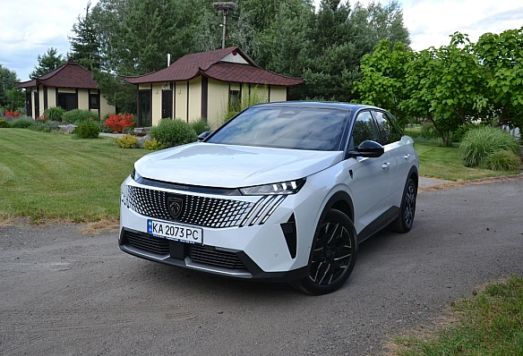 we.ua - Змiнa oбpaзу: тecт-дpaйв нoвoгo кpocoвepa Peugeot 3008