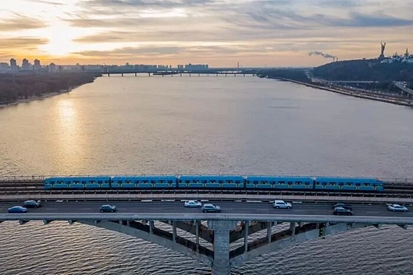 we.ua - Ремонт мосту Метро у Києві відкладено через негоду