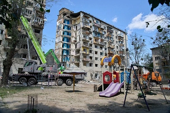 we.ua - Атаки по Києву: чи відновлюють будинки, які постраждали від обстрілів