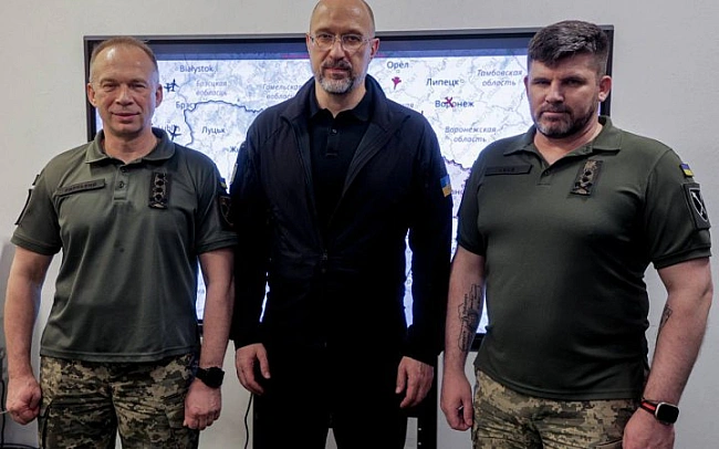we.ua - Шмигаль обговорив із генералом Сирським постачання озброєння для Сил оборони