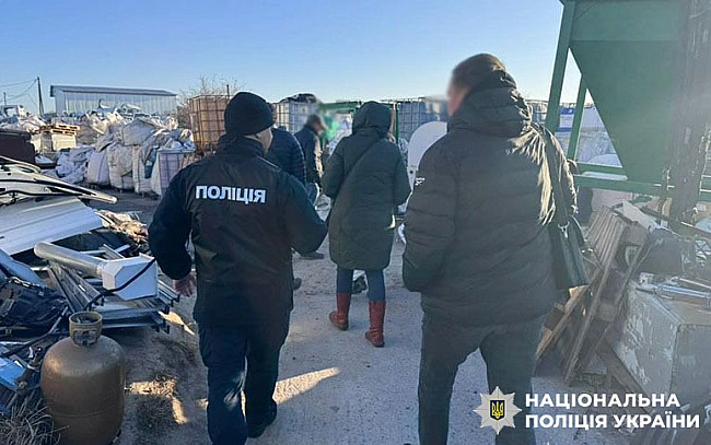 we.ua - Працівники двох підприємств на Київщині закопували в ґрунт токсичні відходи