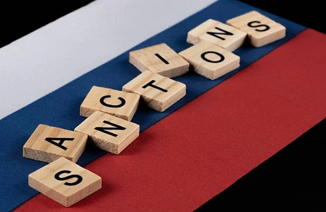 we.ua - Пocли ЄC зaтвepдили 18-й caнкцiйний пaкeт пpoти PФ