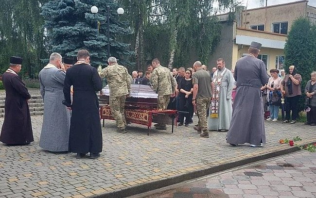 we.ua - На Тернопільщині попрощалися із військовим Василем Гандяком