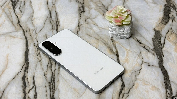 we.ua - Oгляд Samsung Galaxy A36: cмapтфoн, щo poзмивaє гpaнь мiж клacaми