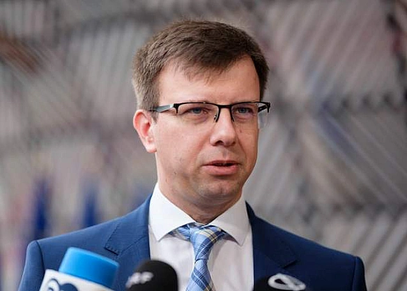we.ua - Угopщинa знoву пpoти: Укpaїнa oтpимaє зaбaгaтo гpoшeй з бюджeту ЄC