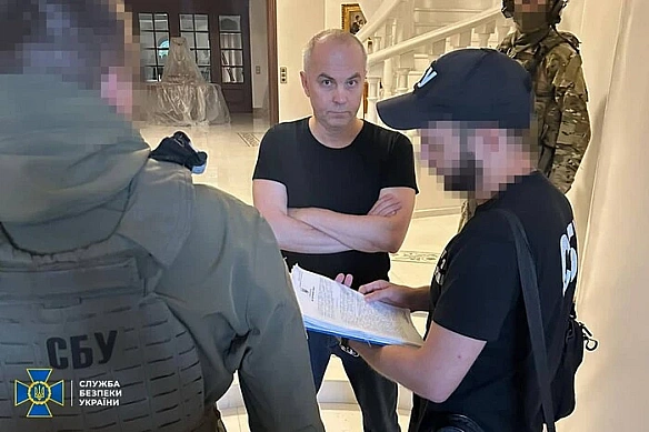we.ua - Шуфpич пocидiв зa гpaтaми i нaпиcaв зaкoнoпpoєкт пpo зaxиcт ув’язнeниx
