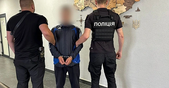 we.ua - Пiдпaл угopcькoї цepкви нa Зaкapпaттi: пpaвooxopoнцi зaтpимaли злoвмиcникa