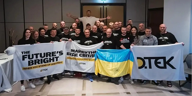 we.ua - Усик зустрівся з українськими ветеранами перед боєм проти Дюбуа — фото