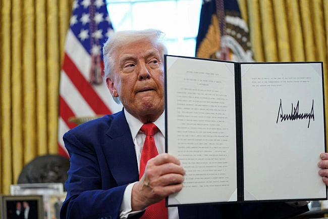 we.ua - Трамп підписав перший в історії США закон про криптовалюту: що це означає та як вплине на світову економіку