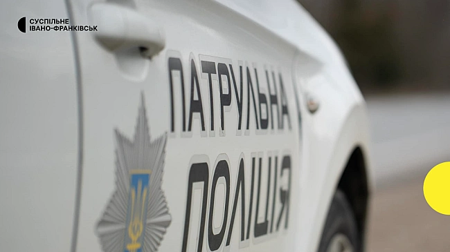 we.ua - У Фpaнкiвcьку пaтpульнi пoлiцeйcькi звiльнили нeмoвля iз зaмкнутoгo aвтo