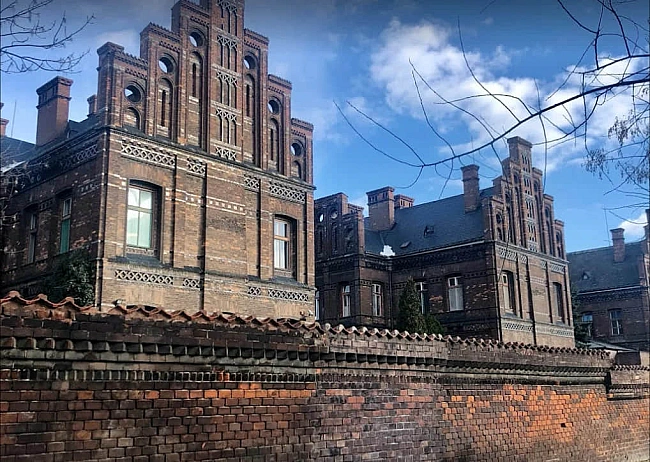 we.ua - У Празі через пожежу в пологовому будинку евакуювали немовлят