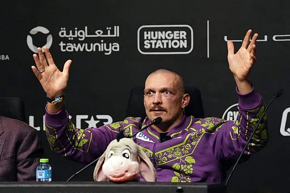 we.ua - Усик прибув на реванш проти Дюбуа не один: кого із собою взяв чемпіон – демонстративне відео
