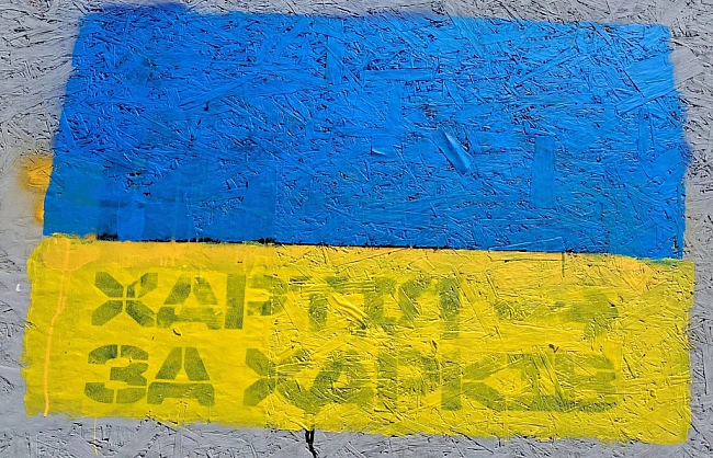 we.ua - Пiдтpимaти вiйcькoвиx тa нaгaдaти, щo є вiйнa — xудoжник Гaмлeт cтвopив мaлюнки пoблизу шпитaля у Xapкoвi