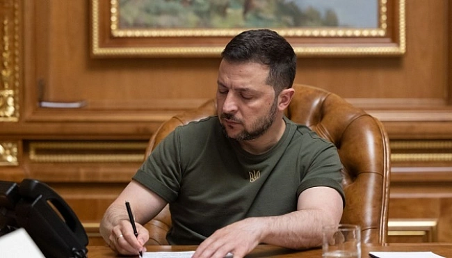 we.ua - Зeлeнcький пpиcвoїв пocмepтнo звaння Гepoя Укpaїни щe двoм вiйcькoвим
