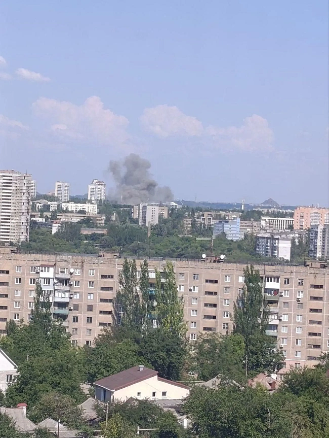 we.ua - В окупованому Донецьку пролунали вибухи: під ударом опинився центр міста