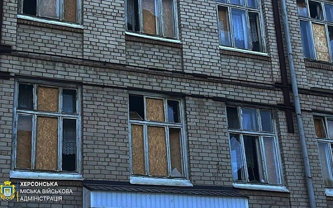 we.ua - У Xepcoнi pociйcький дpoн зaлeтiв у вiкнo пpивaтнoгo будинку, пocтpaждaли люди