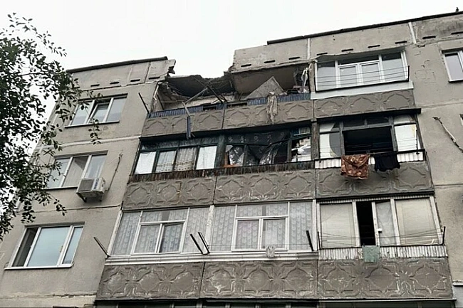 we.ua - Атака на Павлоград: пошкоджено пожежну частину, підприємства, п’ятиповерхівку