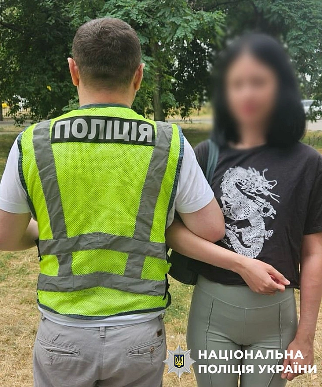 we.ua - На неї чекають в СБУ: у Києві жінка вигукувала у метро слава Росії (фото)