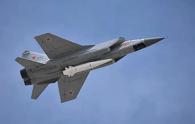we.ua - Росіяни підняли в повітря МіГ-31К, який може вдарити гіперзвуковою ракетою Кинджал