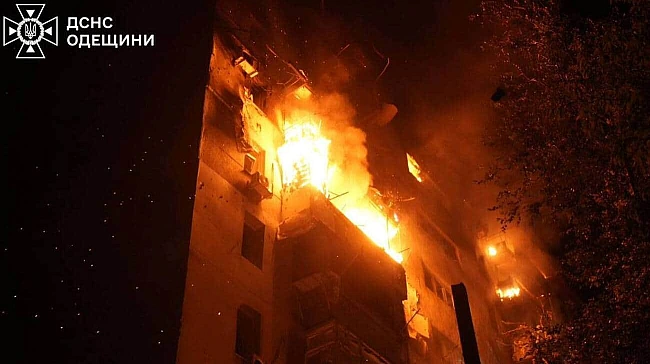 we.ua - Рятувальники показали наслідки атаки ворожих дронів на Одесу