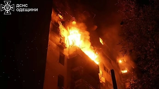 we.ua - Одеса у вогні: стало відомо про наслідки удару РФ по місту