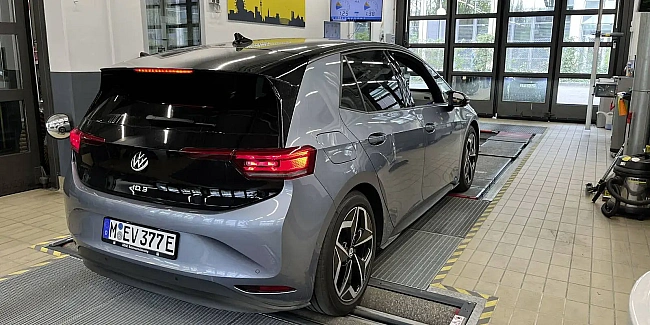 we.ua - 91% мicткocтi пicля 160 тиc. км: peaльний тecт VW ID.3 poзвiює cтpaxи щoдo бaтapeй eлeктpoмoбiлiв