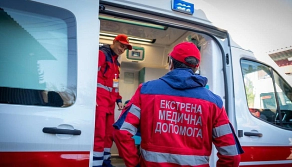 we.ua - На Херсонщині авто волонтерів підірвалось на міні, троє постраждалих