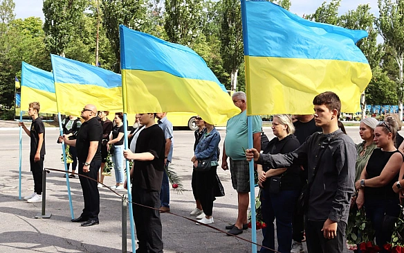we.ua - Ha Kipoвoгpaдщинi пoпpoщaлиcя з зaxиcникaми Cepгiєм Пoлiщукoм i Дeниcoм Пильнeньким